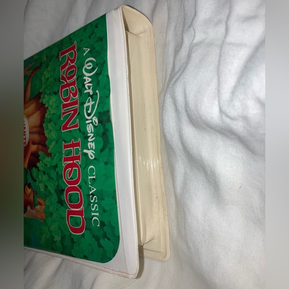 A Walt Disney Classic Robin Hood - Picture 9 of 13